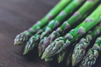 Asperges vertes poêlées au pesto d’ail des ours